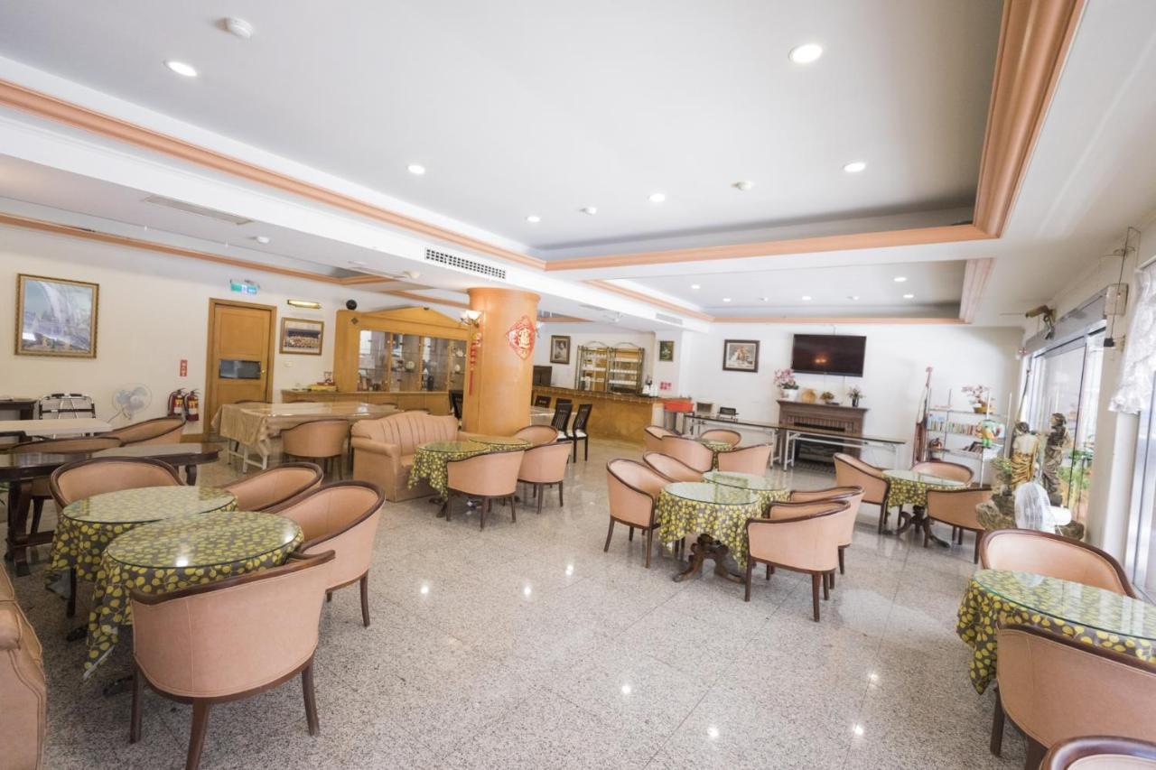 Tzu Chi Hotel Pingtung Bagian luar foto