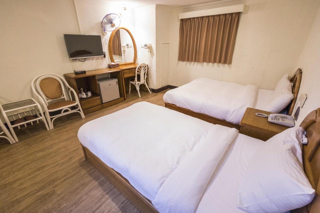 Tzu Chi Hotel Pingtung Bagian luar foto