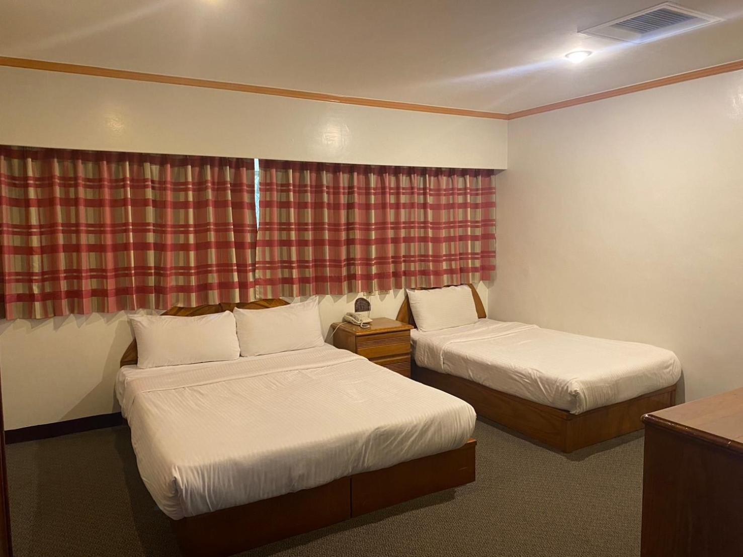 Tzu Chi Hotel Pingtung Bagian luar foto