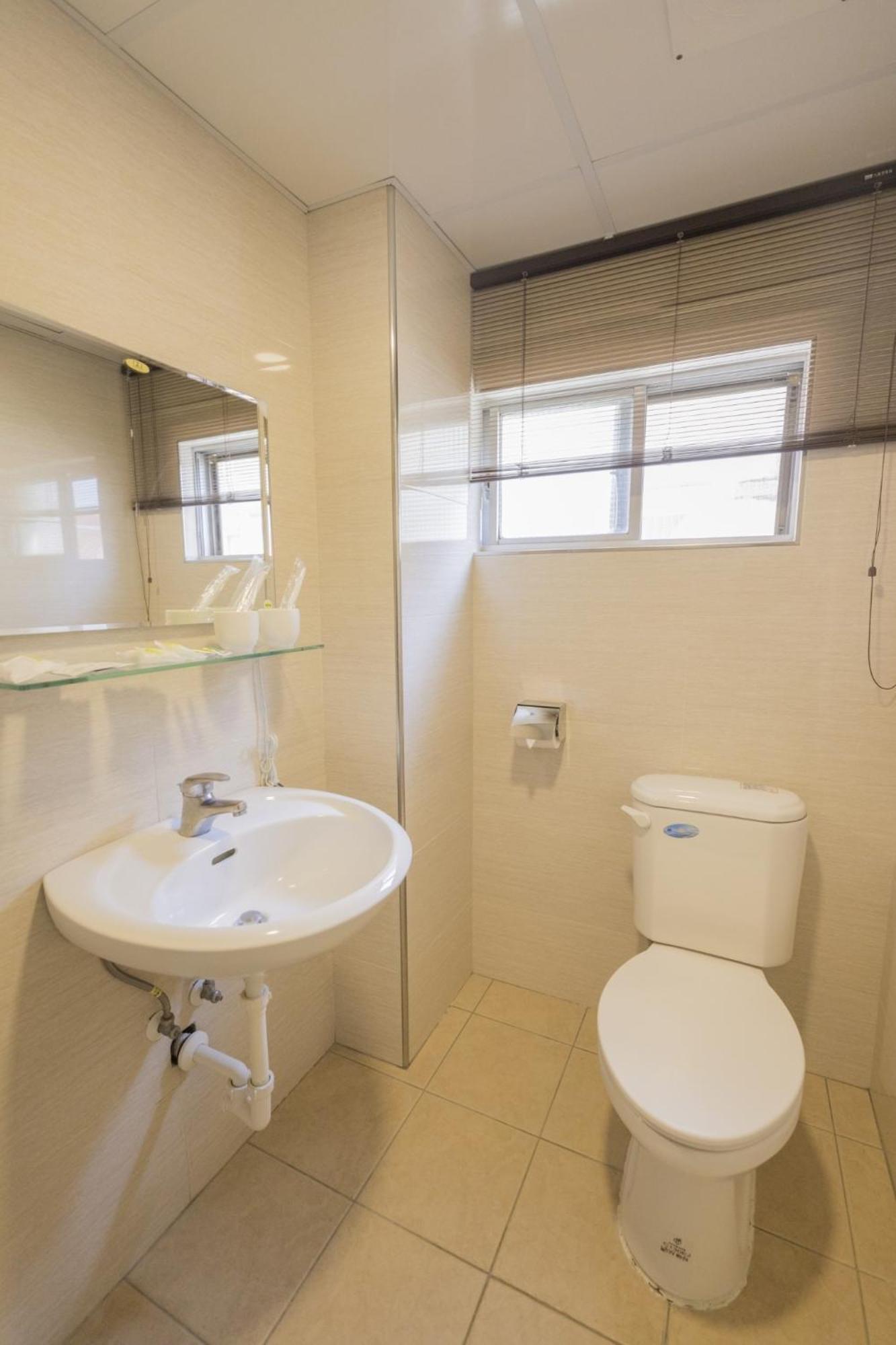Tzu Chi Hotel Pingtung Bagian luar foto