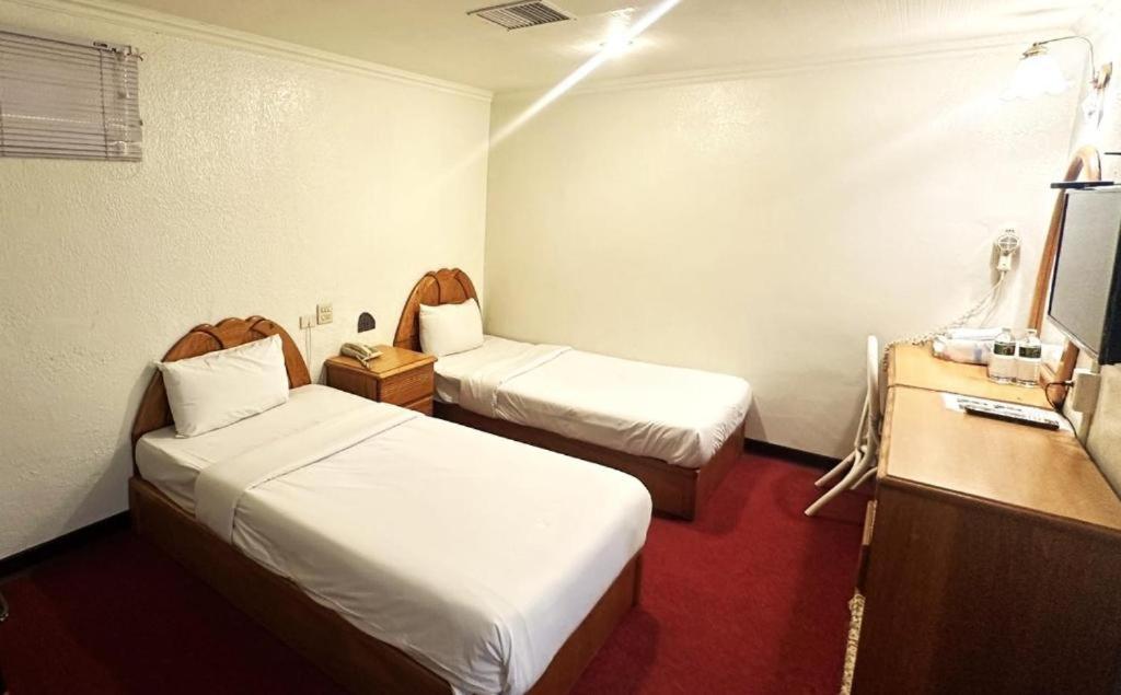Tzu Chi Hotel Pingtung Bagian luar foto